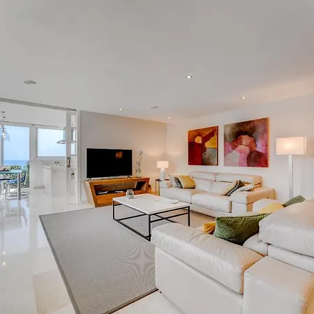 Impeccable 3-bed In Costa Adeje Villa Costa Adeje (Tenerife)