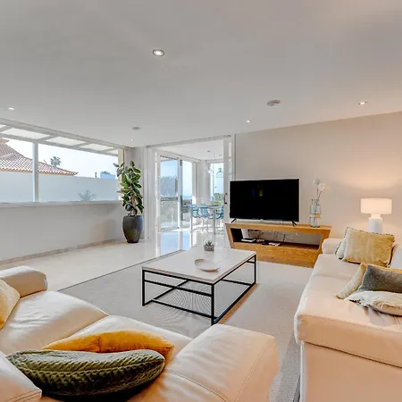 Villa Impeccable 3-bed In Costa Adeje *