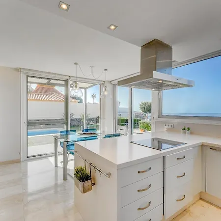 Impeccable 3-bed In Costa Adeje Costa Adeje (Tenerife)