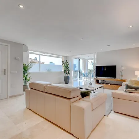 Villa Impeccable 3-bed In Costa Adeje *