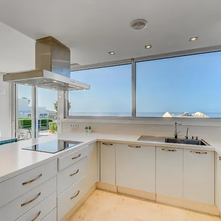 Impeccable 3-bed In Costa Adeje Costa Adeje (Tenerife)